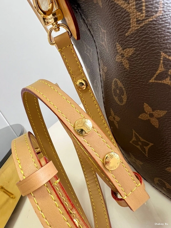 BB NÉONOÉ LOUIS VUITTON 0816